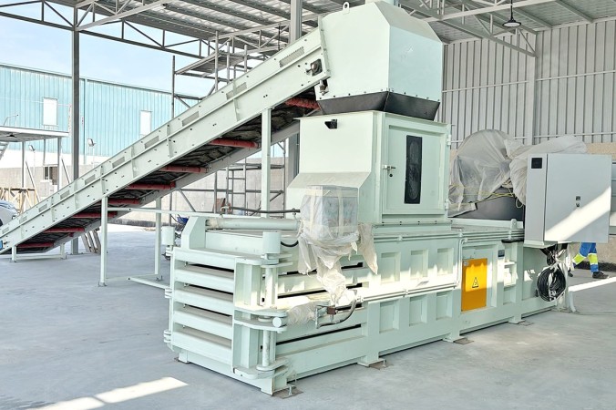 Pressa idraulica per progetto di imballaggio di riciclabili MSW da 100 tonnellate/mese in Medio Oriente