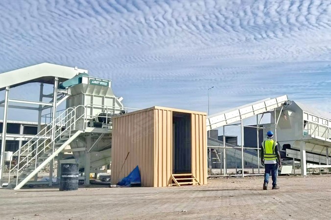 Aprisacchi per progetto di riciclo RSU in Asia Occidentale